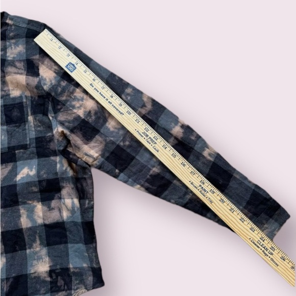 EUC Star Wars Flannel Shirt Mandalorian Tie Dye Women’s M Baby Yoda - Picture 8 of 8